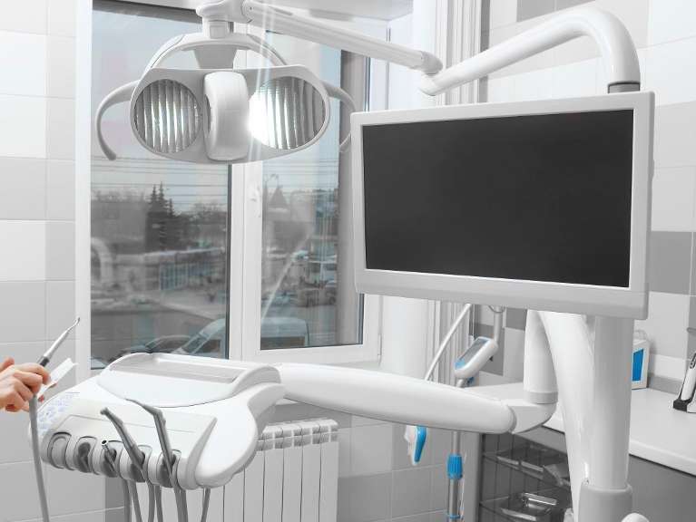 dental tools and screen | after hours dentist bendigo